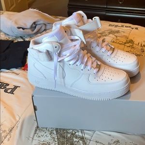 Men white af1 mid great condition 10/10 size 8